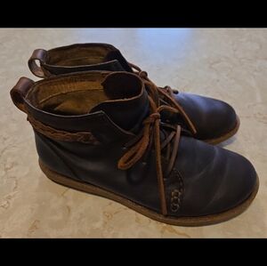 Born Temple Women’s 8.5, Leather Ankle Bootie, Dark Brown